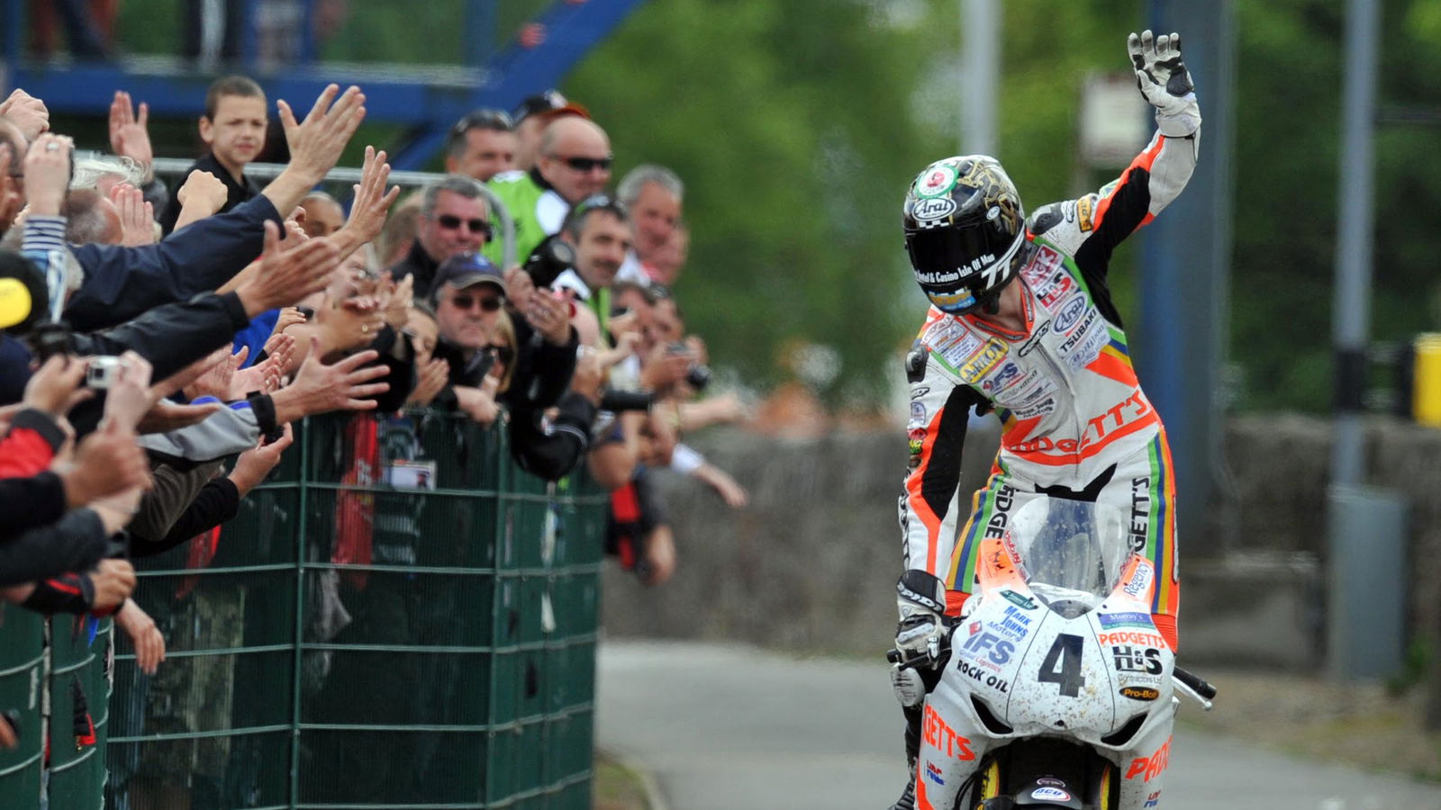 Iain Hutchinson, 2010 Isle of Man TT. - Isle of Man TT Press